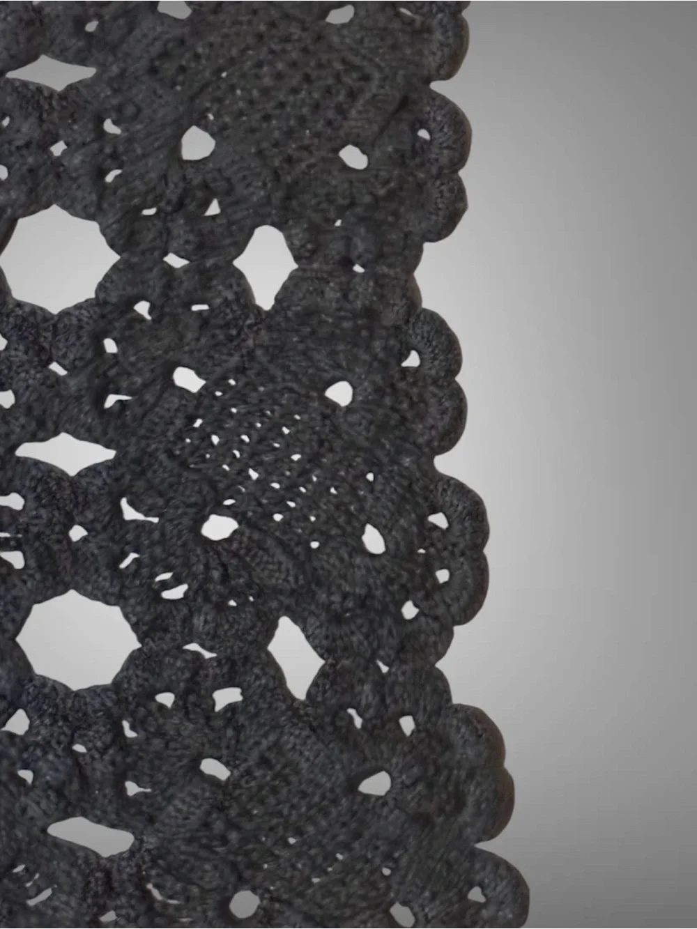 VINTAGE CROCHETED TABLE RUNNER